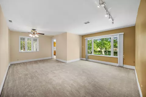 Living - 14318 Long Ave, Midlothian, IL 60445 photo 4 of 5