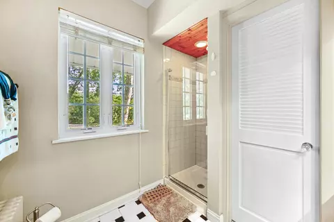 Bath - 14318 Long Ave, Midlothian, IL 60445 photo 2 of 7