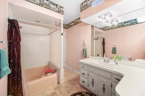 Bath - 14318 Long Ave, Midlothian, IL 60445 photo 3 of 7