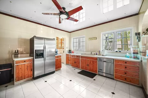Kitchen - 14318 Long Ave, Midlothian, IL 60445 photo 2 of 6