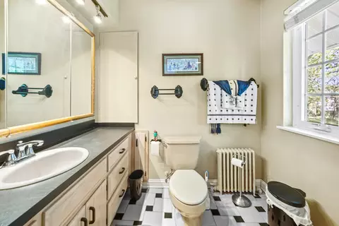 Bath - 14318 Long Ave, Midlothian, IL 60445 photo 1 of 7
