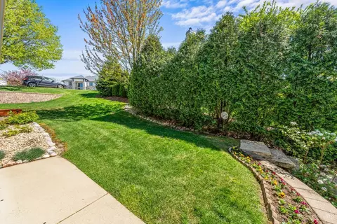 Exterior - 3 Arcadia Ct, Burr Ridge, IL 60527 photo 2 of 12