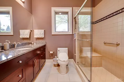 Bath - 3 Arcadia Ct, Burr Ridge, IL 60527 photo 1 of 8