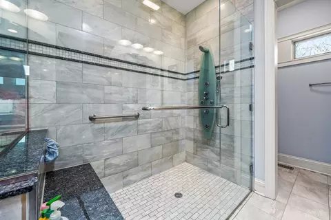 Bath - 3 Arcadia Ct, Burr Ridge, IL 60527 photo 4 of 8