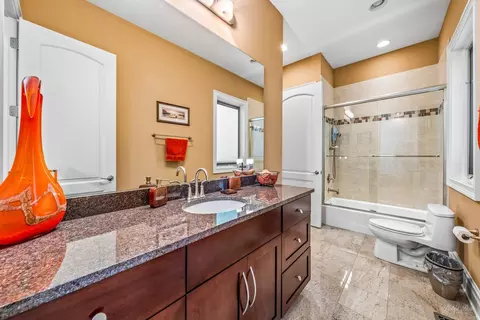 Bath - 3 Arcadia Ct, Burr Ridge, IL 60527 photo 5 of 8