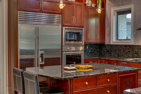 Kitchen - 3 Arcadia Ct, Burr Ridge, IL 60527 photo 9 of 13