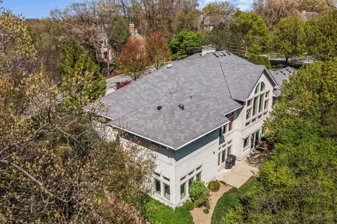 3 Arcadia Ct, Burr Ridge, IL 60527