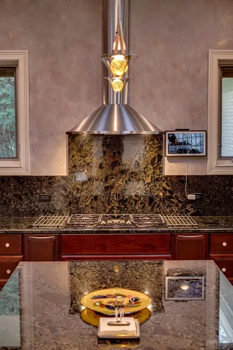 Kitchen - 3 Arcadia Ct, Burr Ridge, IL 60527 photo 3 of 13