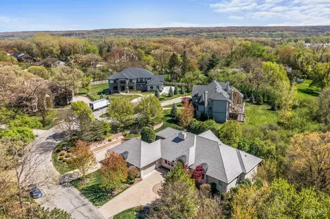 View/Area - 3 Arcadia Ct, Burr Ridge, IL 60527 photo 3 of 7