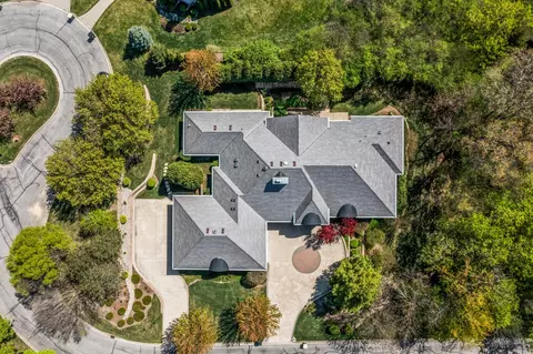 View/Area - 3 Arcadia Ct, Burr Ridge, IL 60527 photo 2 of 7
