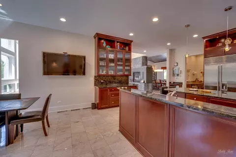 Kitchen - 3 Arcadia Ct, Burr Ridge, IL 60527 photo 11 of 13