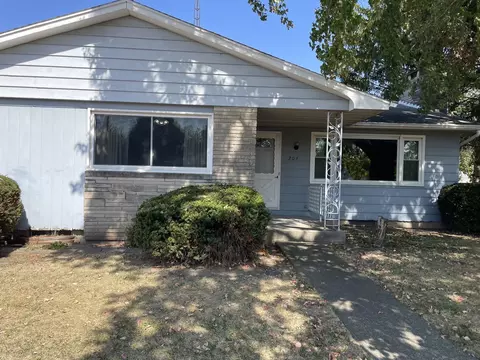 204 W 5th St, Minonk, IL 61760 photo 2