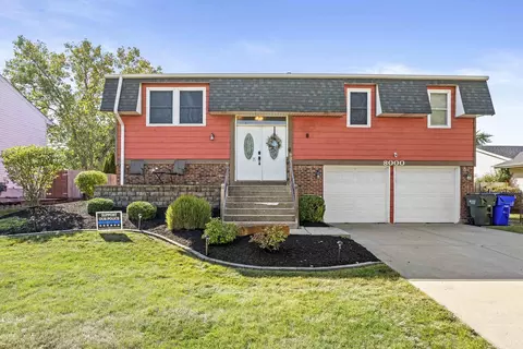8000 W Kingston Dr, Frankfort, IL 60423