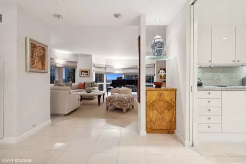 100 E Huron St #2605, Chicago, IL 60611 photo 6