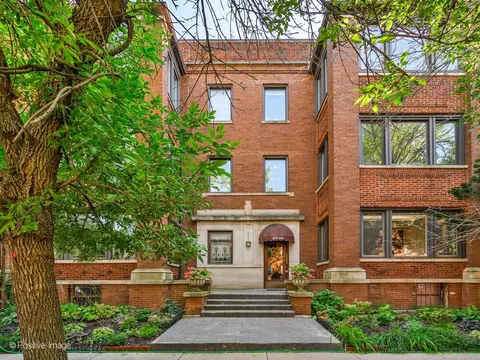 831 W Gunnison St #1W, Chicago, IL 60640