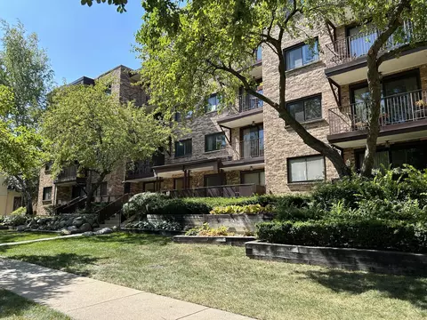 100 S Vail Ave #202, Arlington Heights, IL 60005