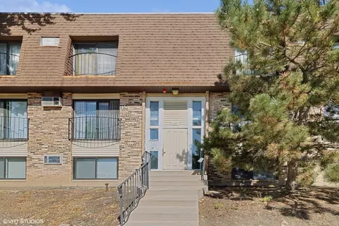 164 S Waters Edge Dr #101, Glendale Heights, IL 60139