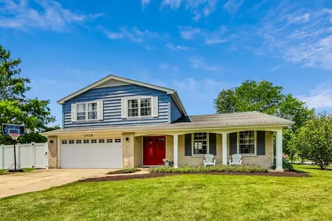 1029 Kennebec Ln, Naperville, IL 60563