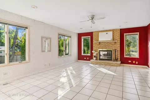 Living - 2350 Ashland Ave, Rolling Meadows, IL 60008 photo 2 of 4
