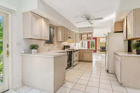 Kitchen - 2350 Ashland Ave, Rolling Meadows, IL 60008 photo 1 of 1