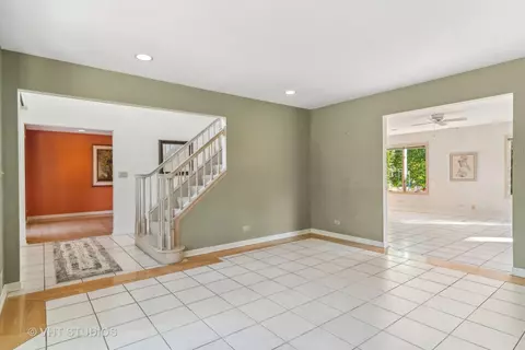 Living - 2350 Ashland Ave, Rolling Meadows, IL 60008 photo 1 of 4