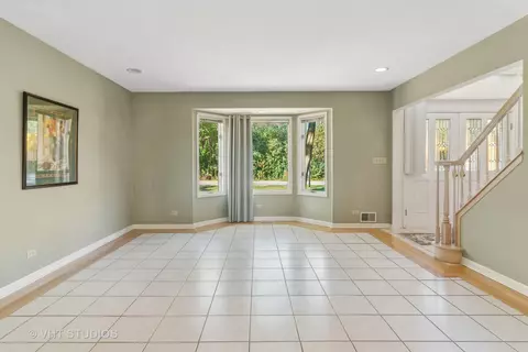 Living - 2350 Ashland Ave, Rolling Meadows, IL 60008 photo 3 of 4