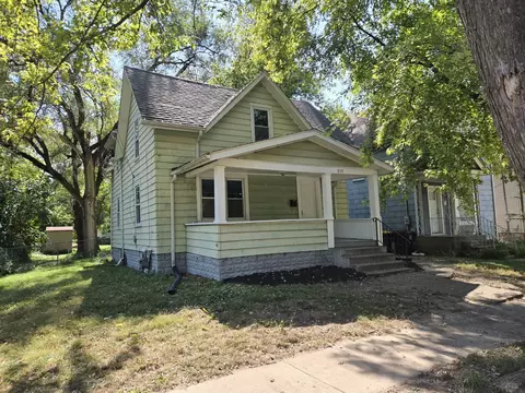 1135 Crosby St, Rockford, IL 61107
