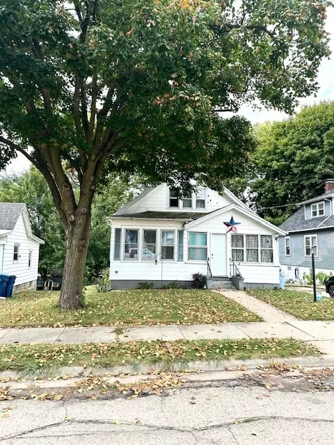 511 Crawford Ave, Dixon, IL 61021