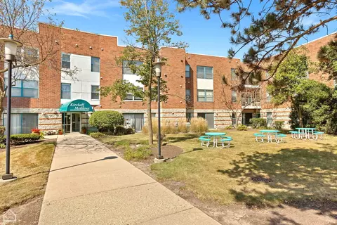 3265 Kirchoff Rd #115, Rolling Meadows, IL 60008