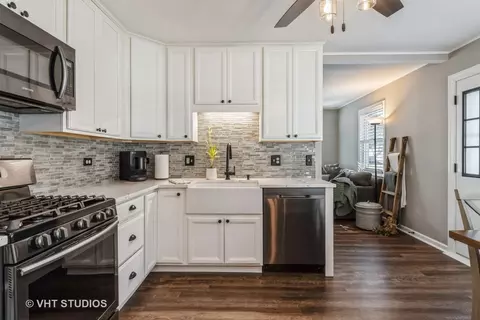 Kitchen - 4106 Owl Dr, Rolling Meadows, IL 60008 photo 1 of 2