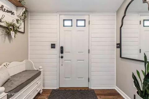 Entry Way - 4106 Owl Dr, Rolling Meadows, IL 60008 photo 1 of 1