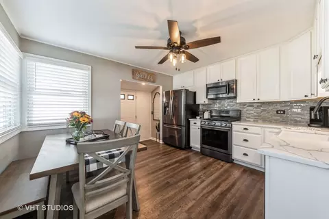 Kitchen - 4106 Owl Dr, Rolling Meadows, IL 60008 photo 2 of 2