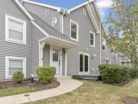 2712 Wayfaring Ln #B, Lisle, IL 60532