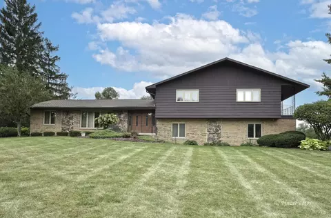 1115 Robinhood Dr, Elgin, IL 60120