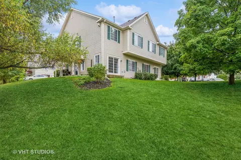 615 Fox Ridge Dr, Fox Lake, IL 60020