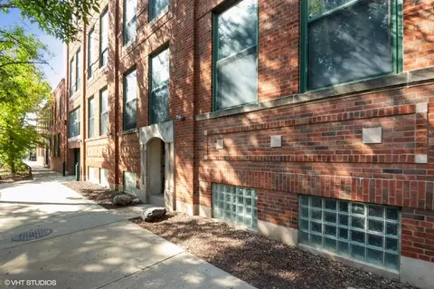 1122 W Newport Ave #2C, Chicago, IL 60657