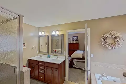 Bath - 20 Fedor Cir, Bloomington, IL 61705 photo 1 of 3