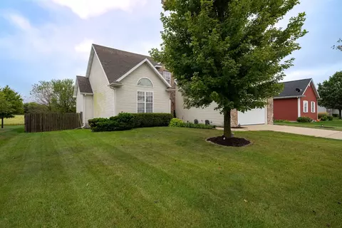 Exterior - 20 Fedor Cir, Bloomington, IL 61705 photo 5 of 13