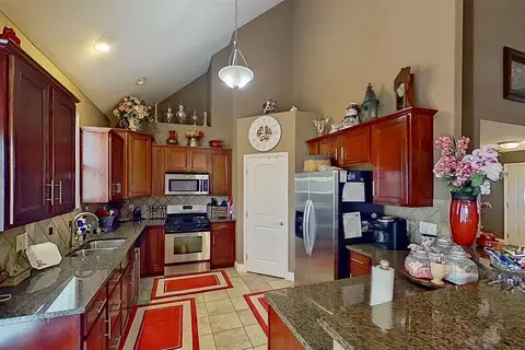 Kitchen - 20 Fedor Cir, Bloomington, IL 61705 photo 2 of 3