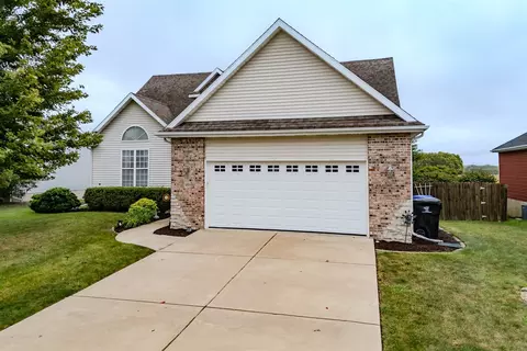 20 Fedor Cir, Bloomington, IL 61705
