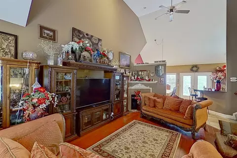 Living - 20 Fedor Cir, Bloomington, IL 61705 photo 2 of 2