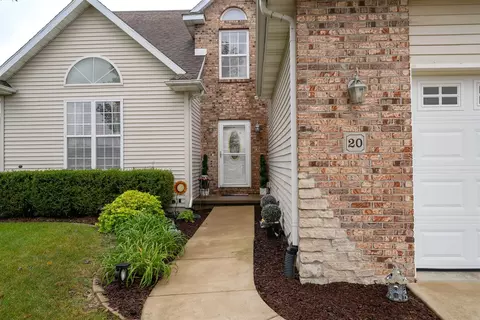 Exterior - 20 Fedor Cir, Bloomington, IL 61705 photo 4 of 13