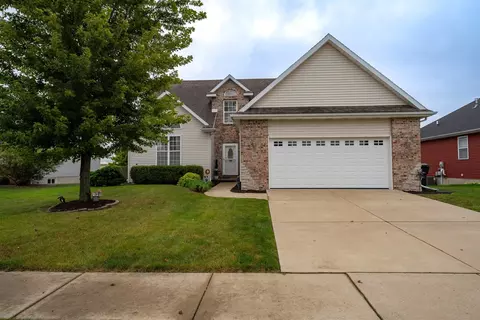 Exterior - 20 Fedor Cir, Bloomington, IL 61705 photo 3 of 13