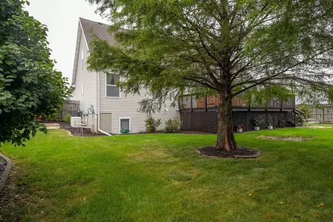 Exterior - 20 Fedor Cir, Bloomington, IL 61705 photo 10 of 13