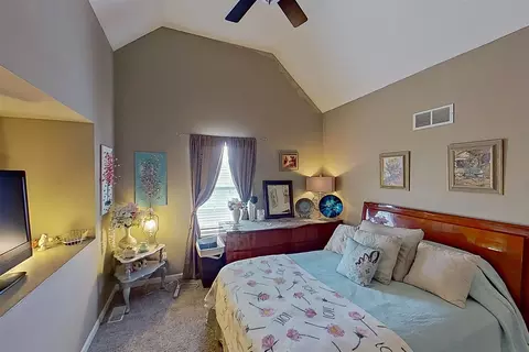 Bedroom - 20 Fedor Cir, Bloomington, IL 61705 photo 5 of 8