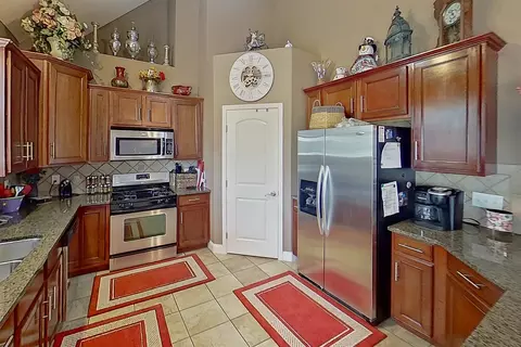 Kitchen - 20 Fedor Cir, Bloomington, IL 61705 photo 3 of 3