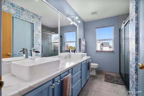 Bath - 784 Frieder Ct, Aurora, IL 60504 photo 1 of 3