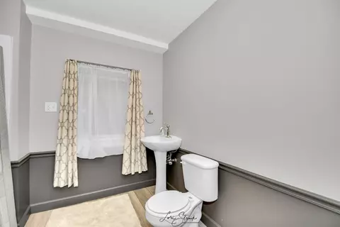 Bath - 5333 155th St, Oak Forest, IL 60452 photo 5 of 5
