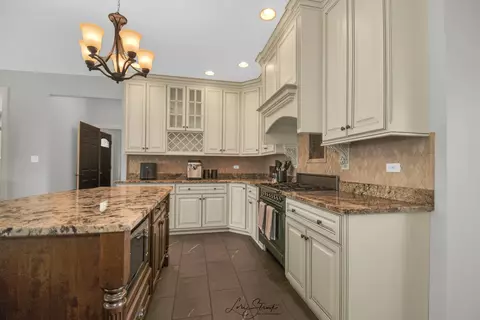 Kitchen - 5333 155th St, Oak Forest, IL 60452 photo 4 of 4
