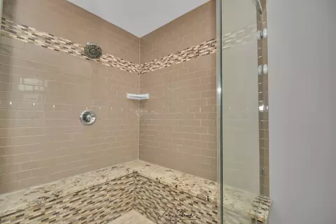Bath - 5333 155th St, Oak Forest, IL 60452 photo 3 of 5